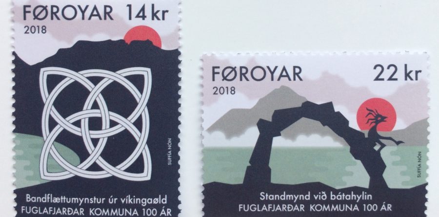 Tvey frímerkir útgivin í sambandi við at Fuglafjarðar kommuna er 100 ár