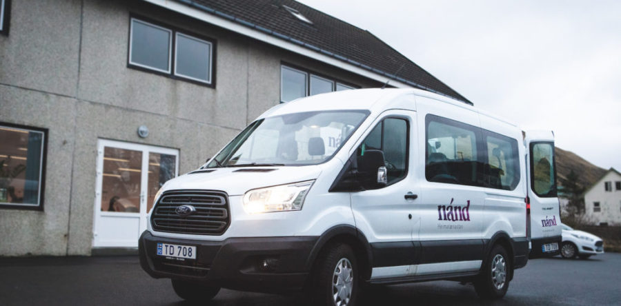 Nánd keypt buss til serflutningsskipan