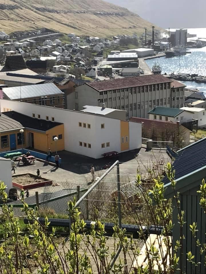 Søkt verður eftir námsfrøðingi og varaleiðara til Barnalund í Fuglafirði