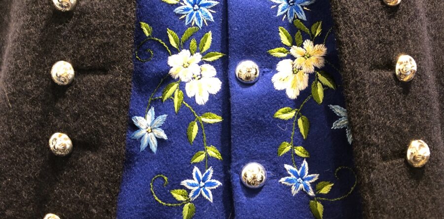 Flaggdagshald og árliga kvøldskúlaframsýningin