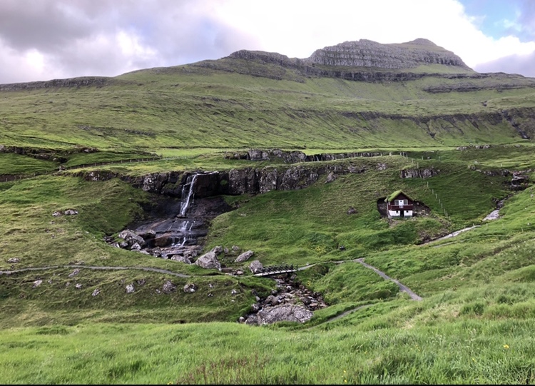 Stongt verður fyri vatninum 19.07.2022 vegna umleggjan.