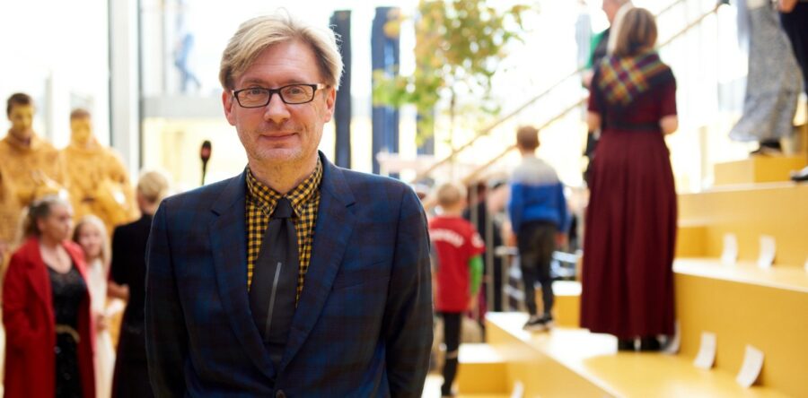 Røða Edward Fuglø helt við avdúking av listaverkinum Bólkaprát