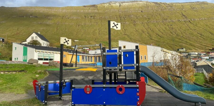 ENDURLÝSING: námsfrøðingar og avloysarar til Barnalund í Fuglafirði