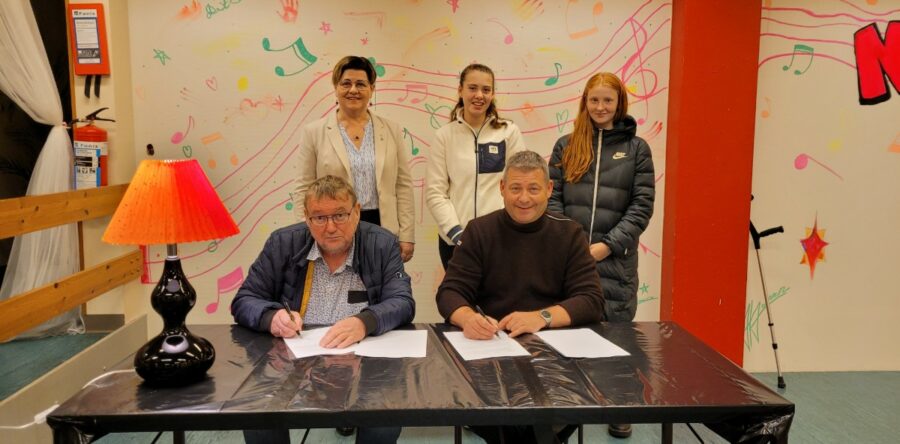 Fuglafjarðar kommuna og Havsbrún, hava skrivað undir sáttmála um ungdómshús.