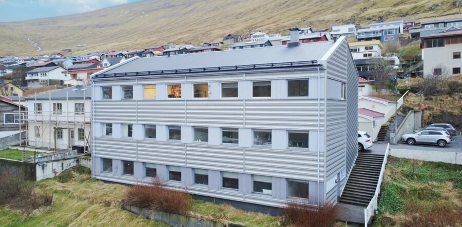 Bústaðir keypt gomlu kommunuskrivstovuna í Fuglafirði til íbúðir